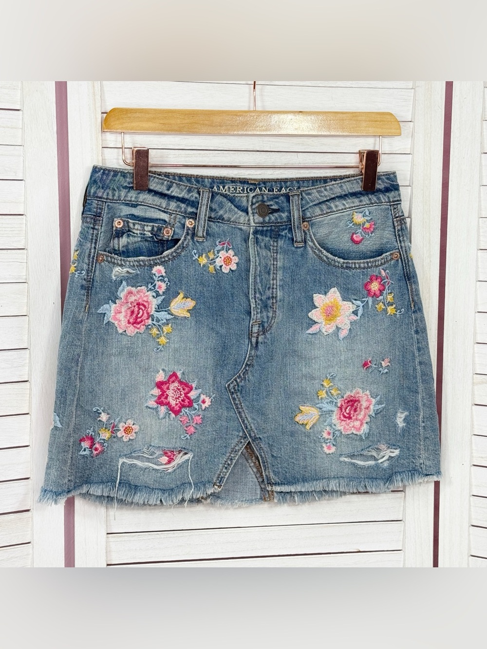 American Eagle Boho Floral Embroidered Distressed Denim Jean Mini Skirt Blue 2
